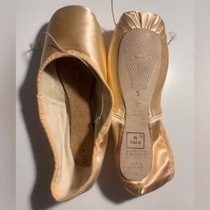 Ballet Pointe Shoes: Freed of London double X size 5